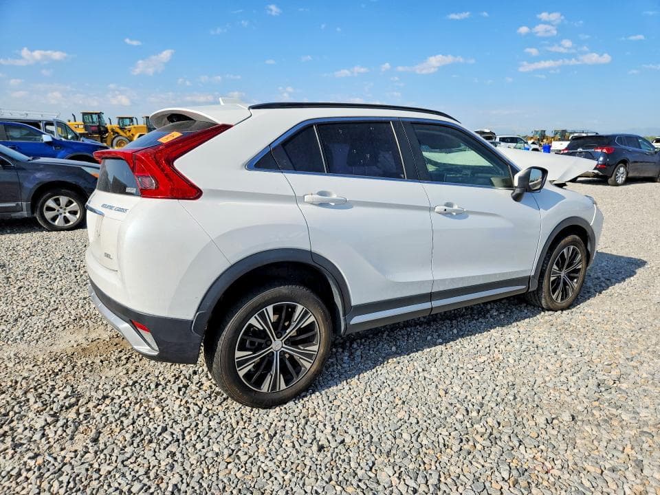 2018 MITSUBISHI ECLIPSE CROSS SE/SEL 3