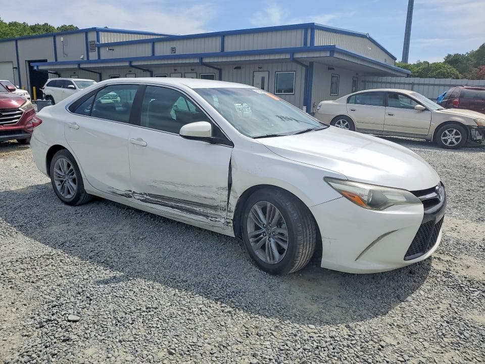 2017 TOYOTA CAMRY SE 4