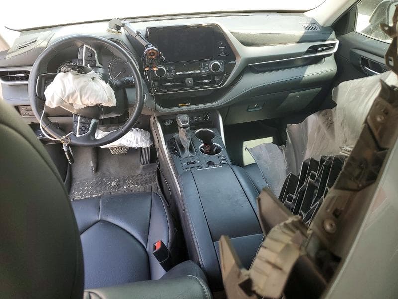 2024 TOYOTA HIGHLANDER XLE 8