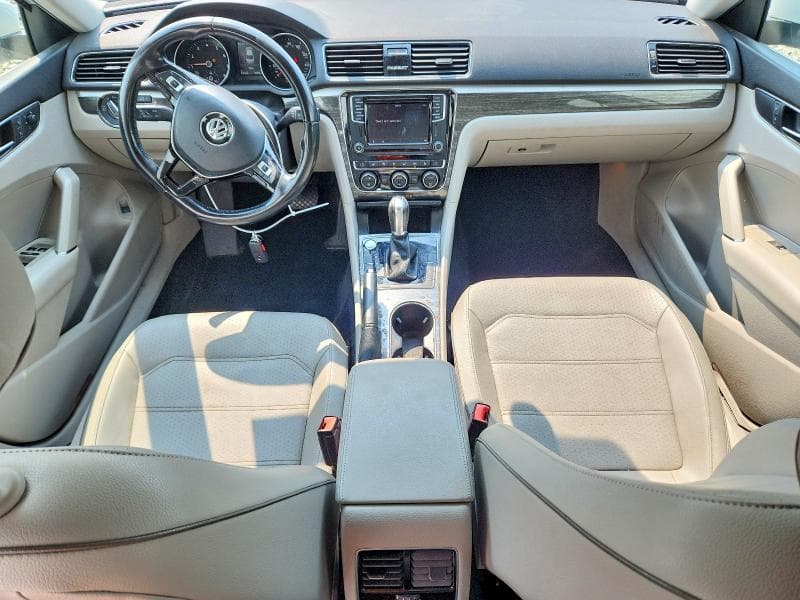 2018 VOLKSWAGEN PASSAT SE 8