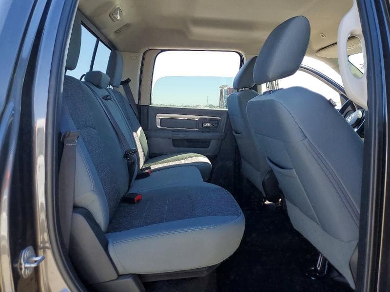 2017 RAM 1500 SLT 10