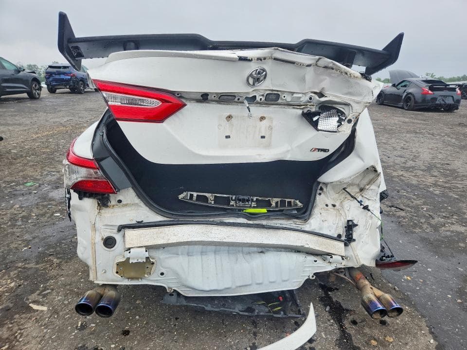 2019 TOYOTA CAMRY SE 6