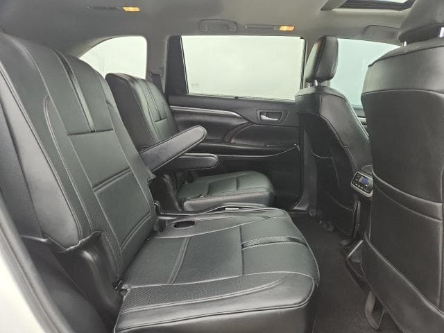 2019 TOYOTA HIGHLANDER LIMITED 11
