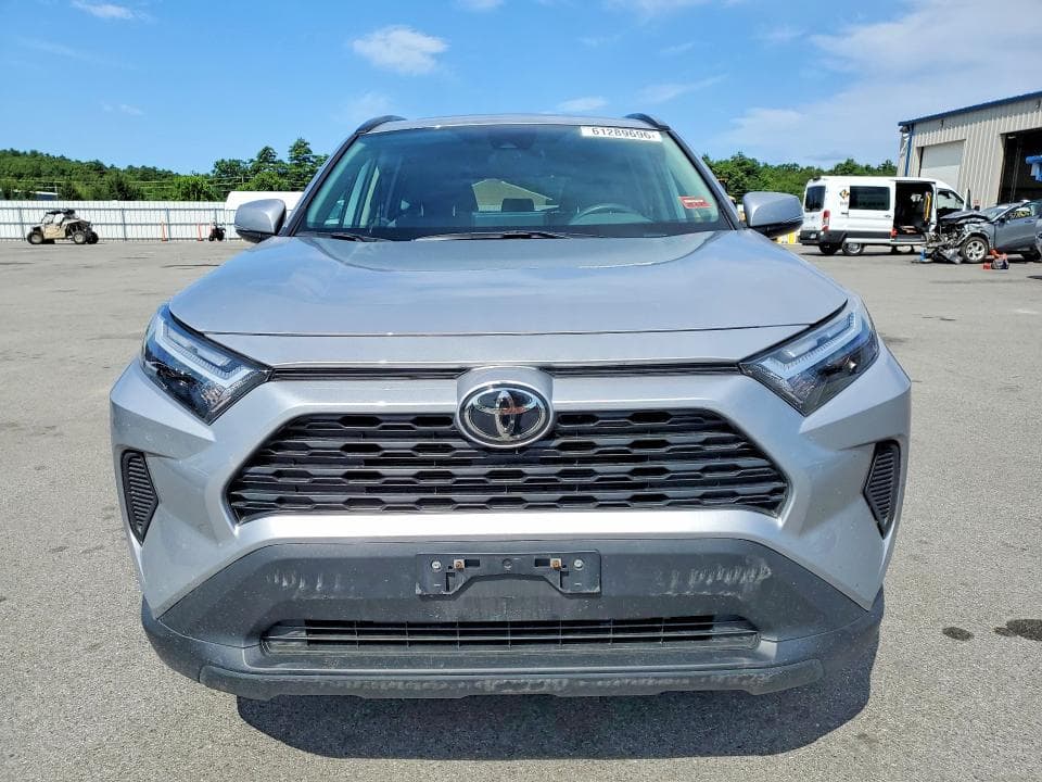 2025 TOYOTA RAV4 XLE 5