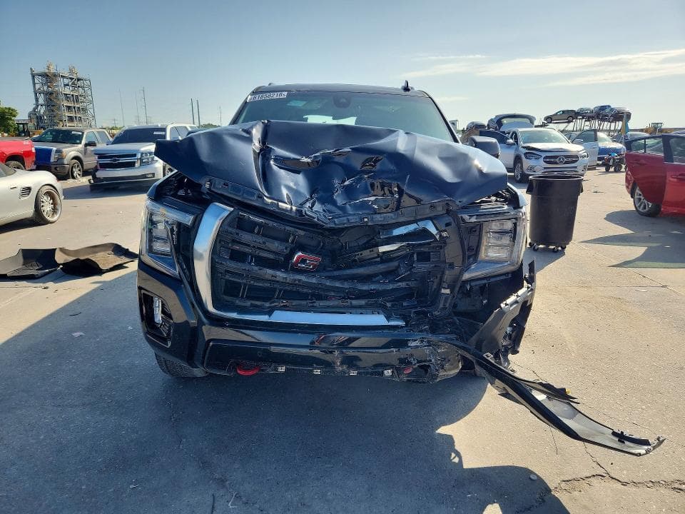 2022 GMC YUKON AT4 5