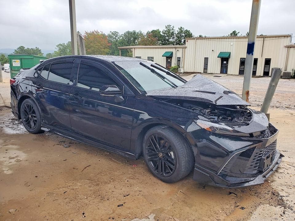 2025 TOYOTA CAMRY SE 4