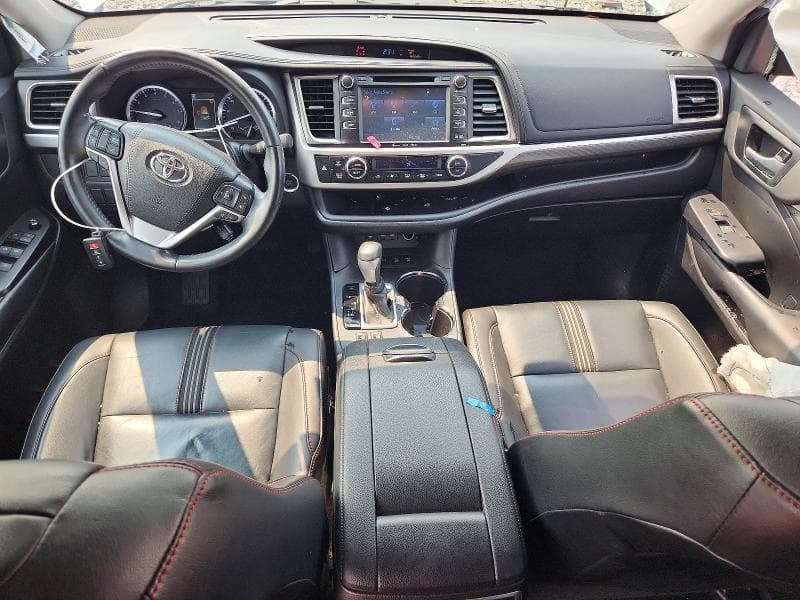 2019 TOYOTA HIGHLANDER SE 8