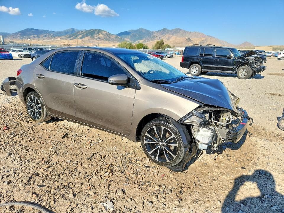 2017 TOYOTA COROLLA SE 4