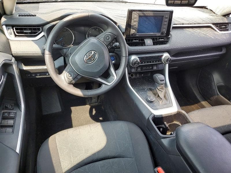 2022 TOYOTA RAV4 XLE 8