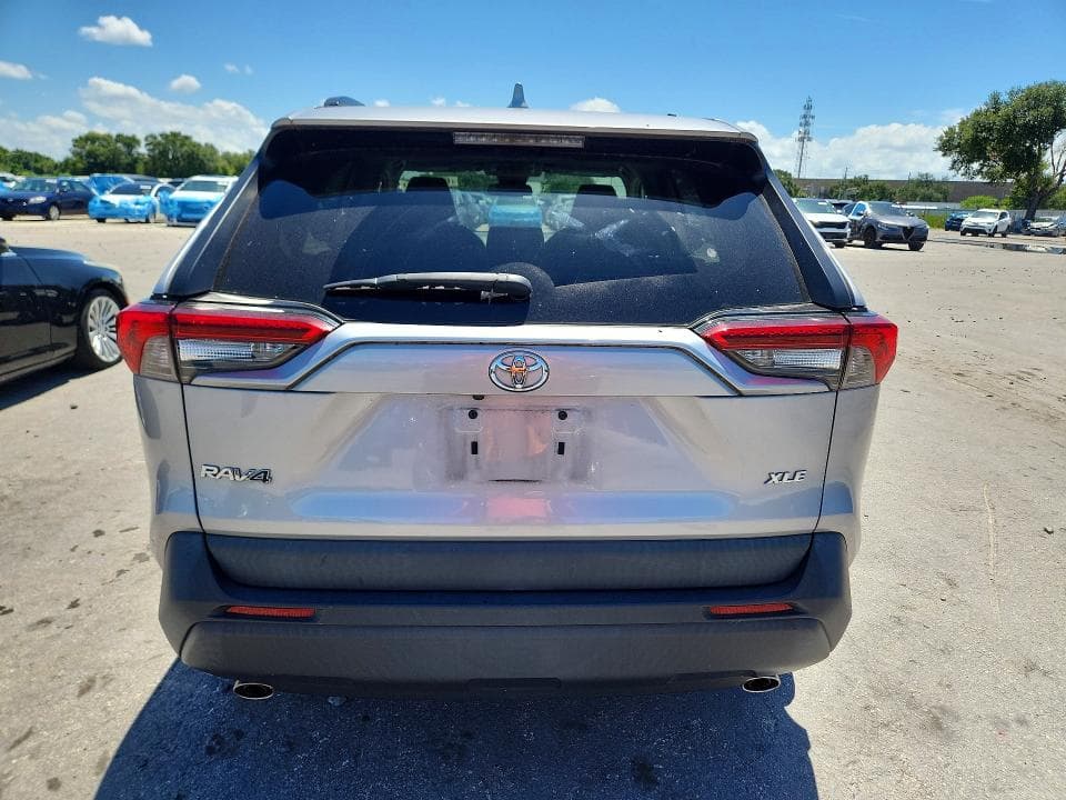 2020 TOYOTA RAV4 XLE 6