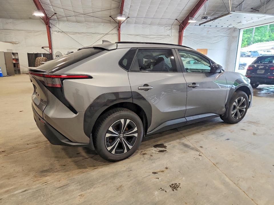 2025 TOYOTA BZ4X XLE 3