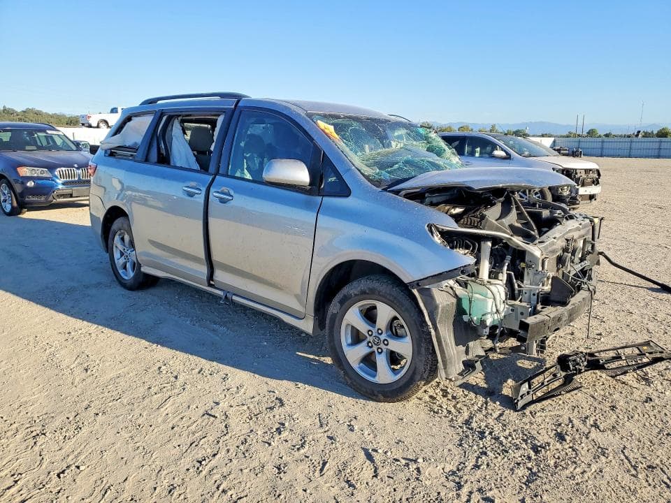 2020 TOYOTA SIENNA LE 4