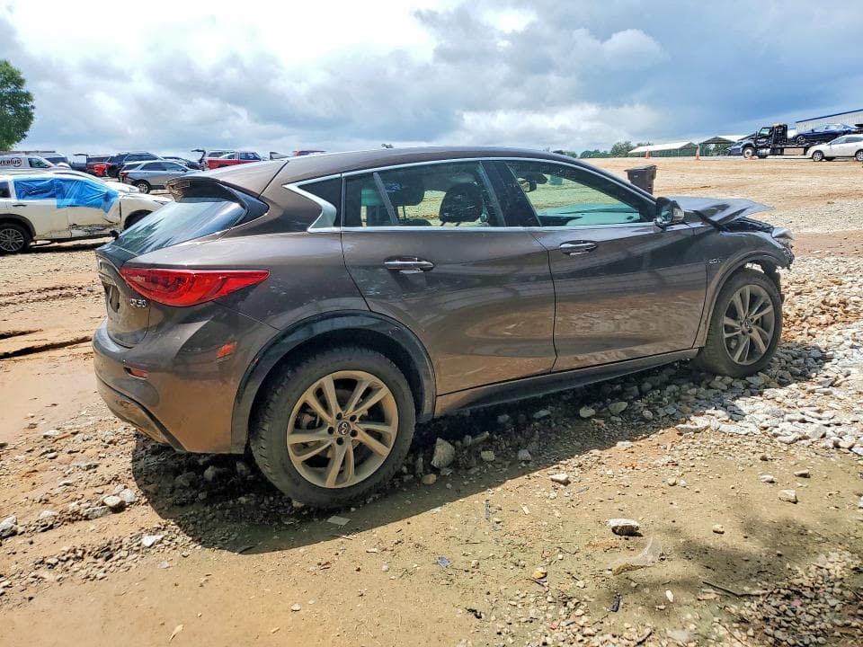 2018 INFINITI QX30 LUXURY 3