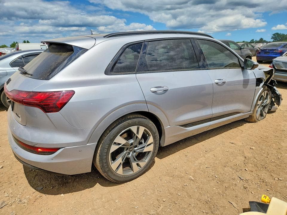 2022 AUDI E-TRON PREMIUM 3
