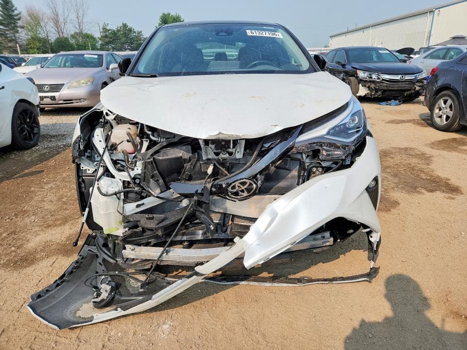 2022 TOYOTA C-HR XLE 5
