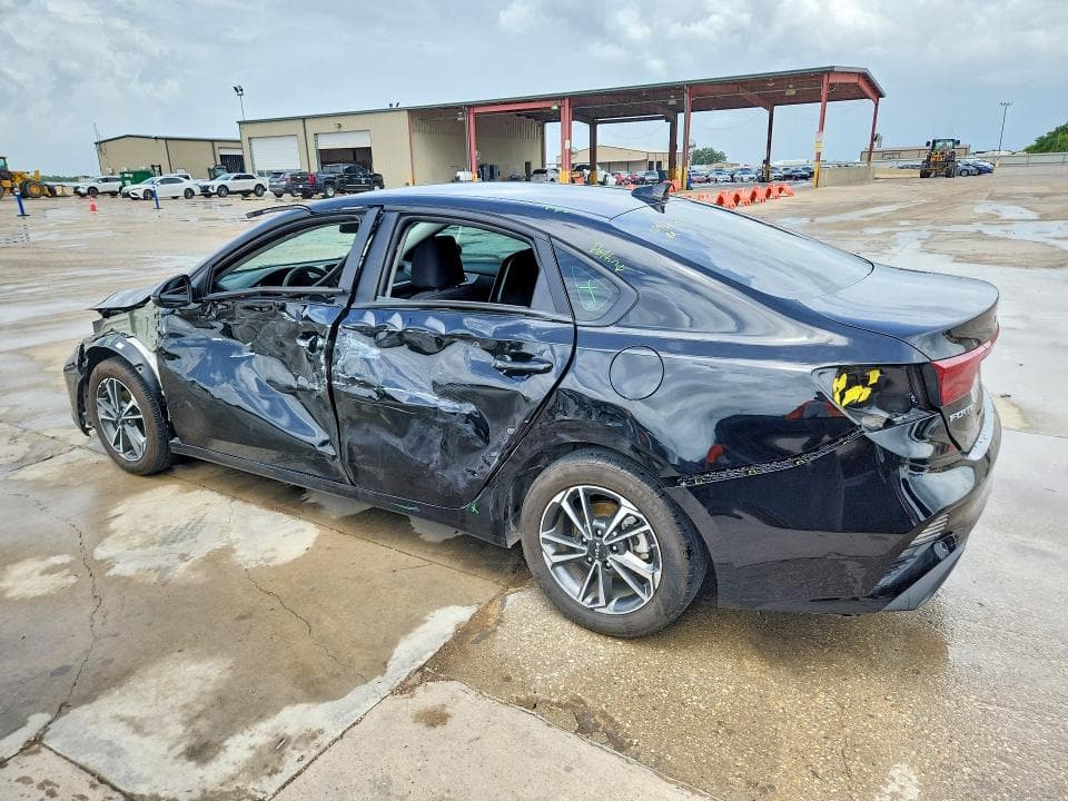 2023 KIA FORTE LXS 2