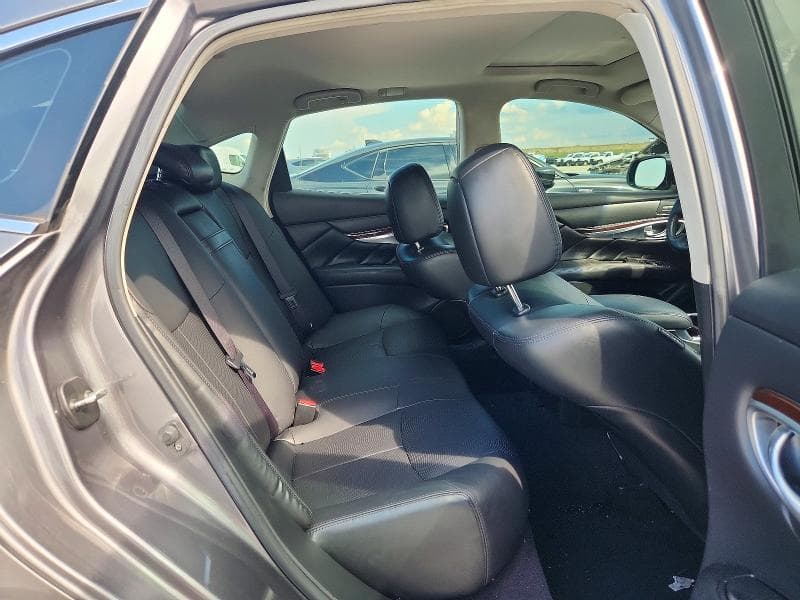 2019 INFINITI Q70 3.7 LUXE 10
