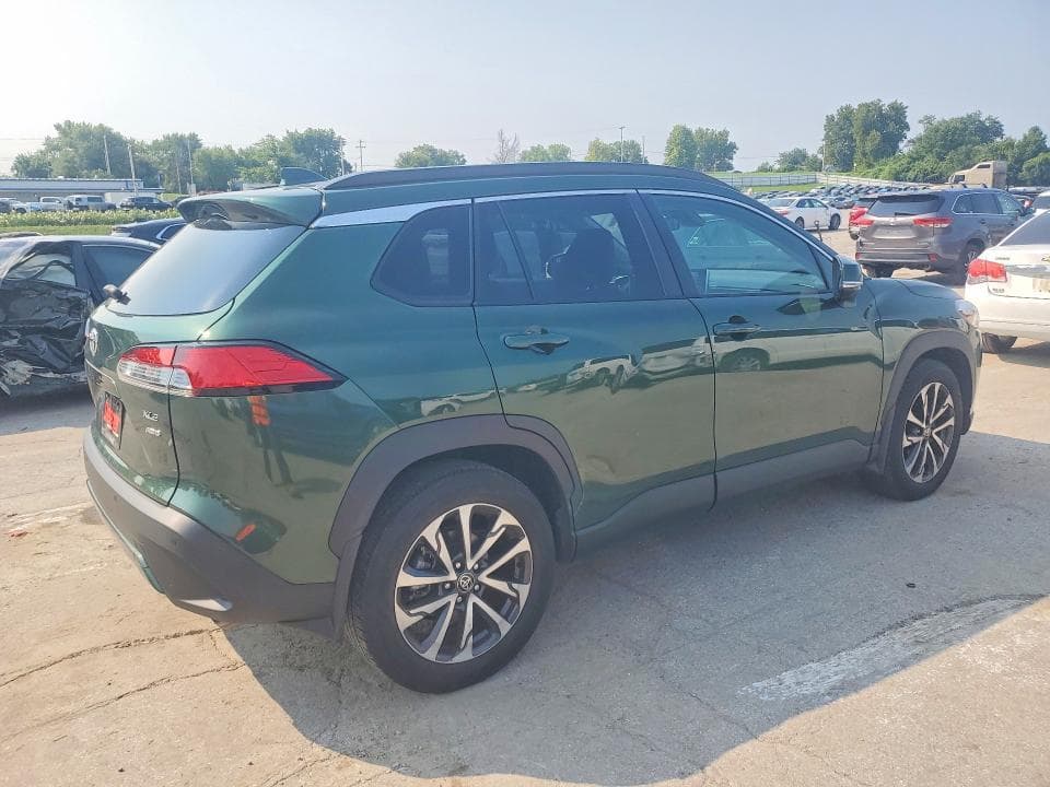 2022 TOYOTA COROLLA CROSS XLE 3