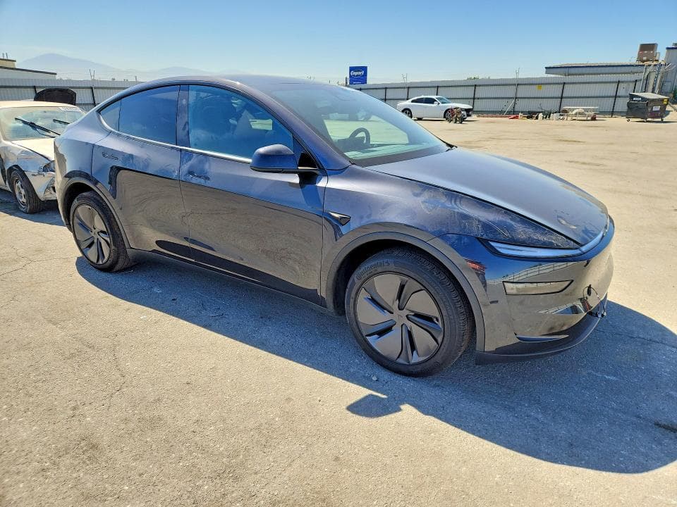 2026 TESLA MODEL Y 4