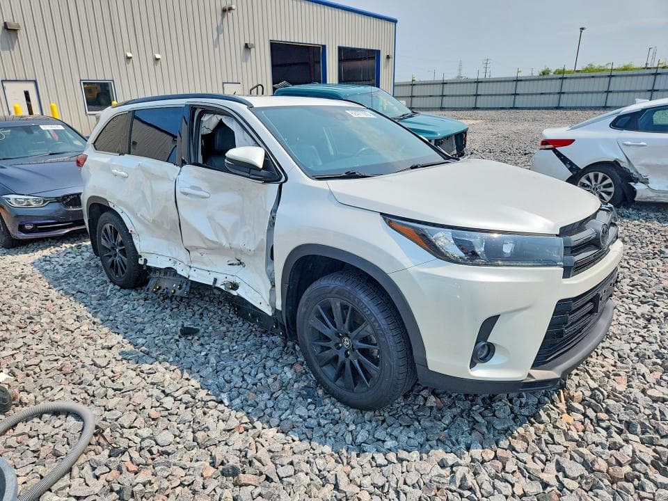 2019 TOYOTA HIGHLANDER SE 4
