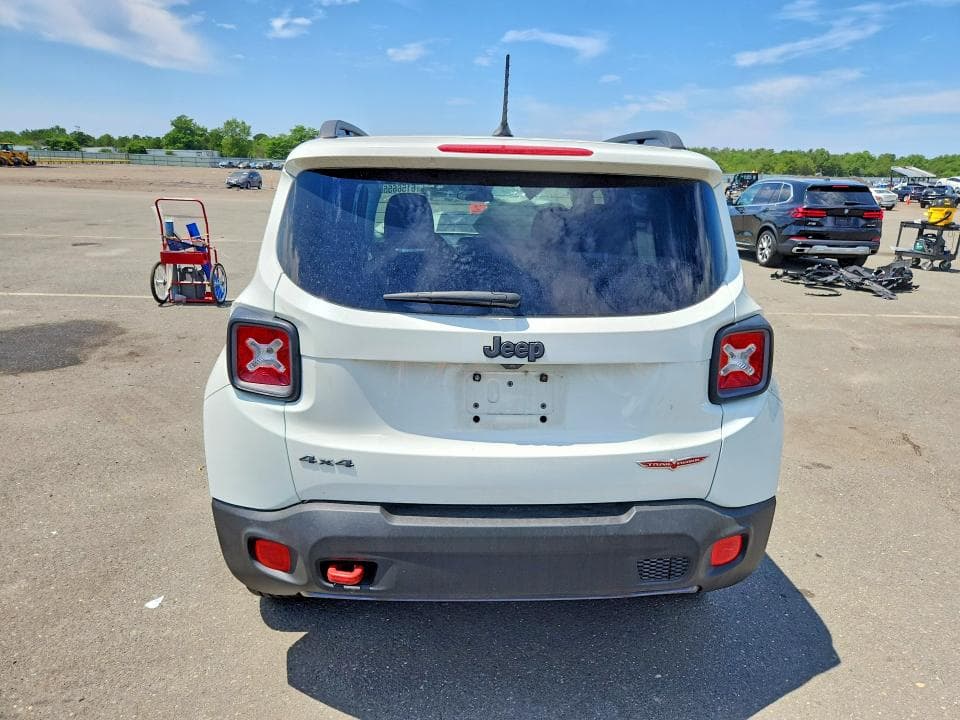 2017 JEEP RENEGADE TRAILHAWK 6