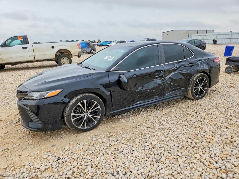 2018 TOYOTA CAMRY SE - 1
