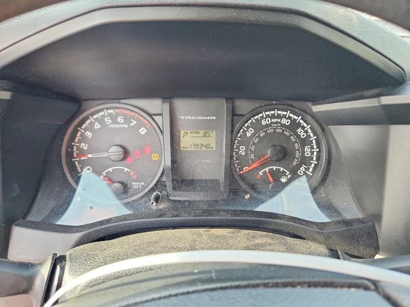 2017 TOYOTA TACOMA SR 9