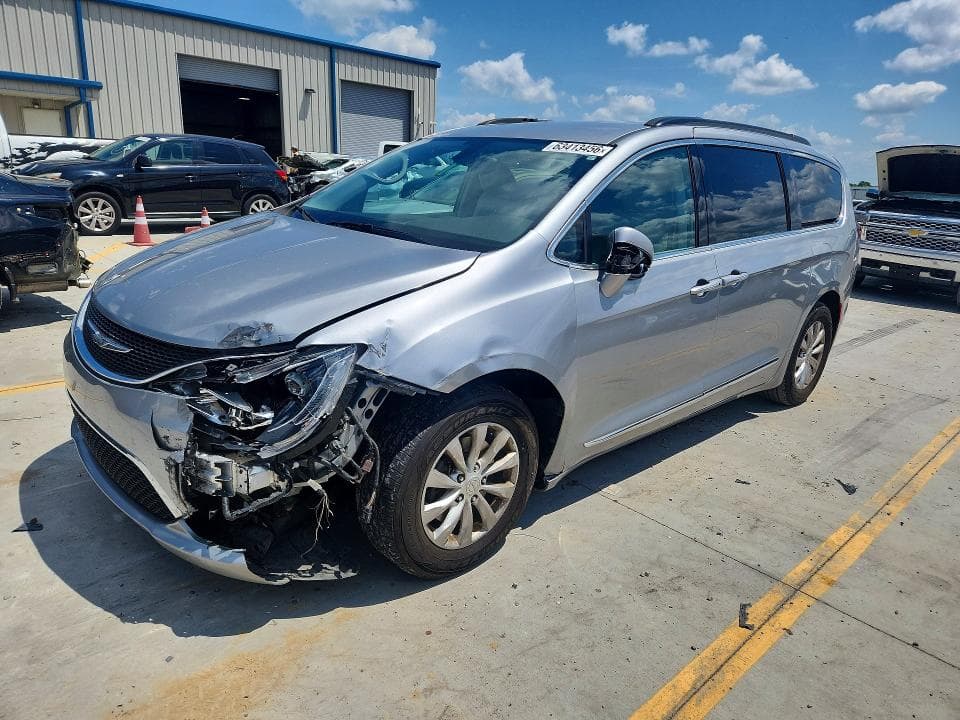 2017 CHRYSLER PACIFICA - 1