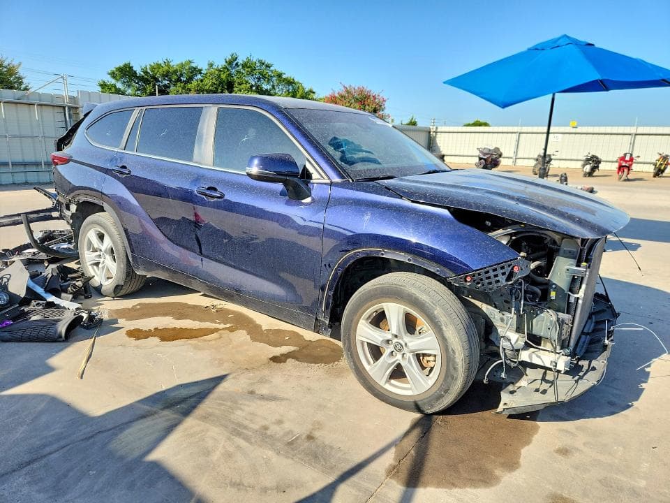2023 TOYOTA HIGHLANDER LE 4