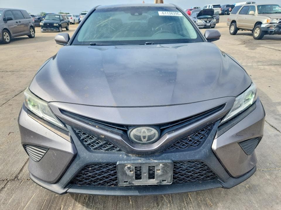2018 TOYOTA CAMRY SE 5
