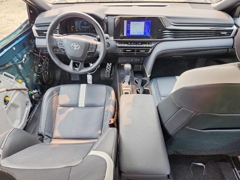 2025 TOYOTA CAMRY SE 8