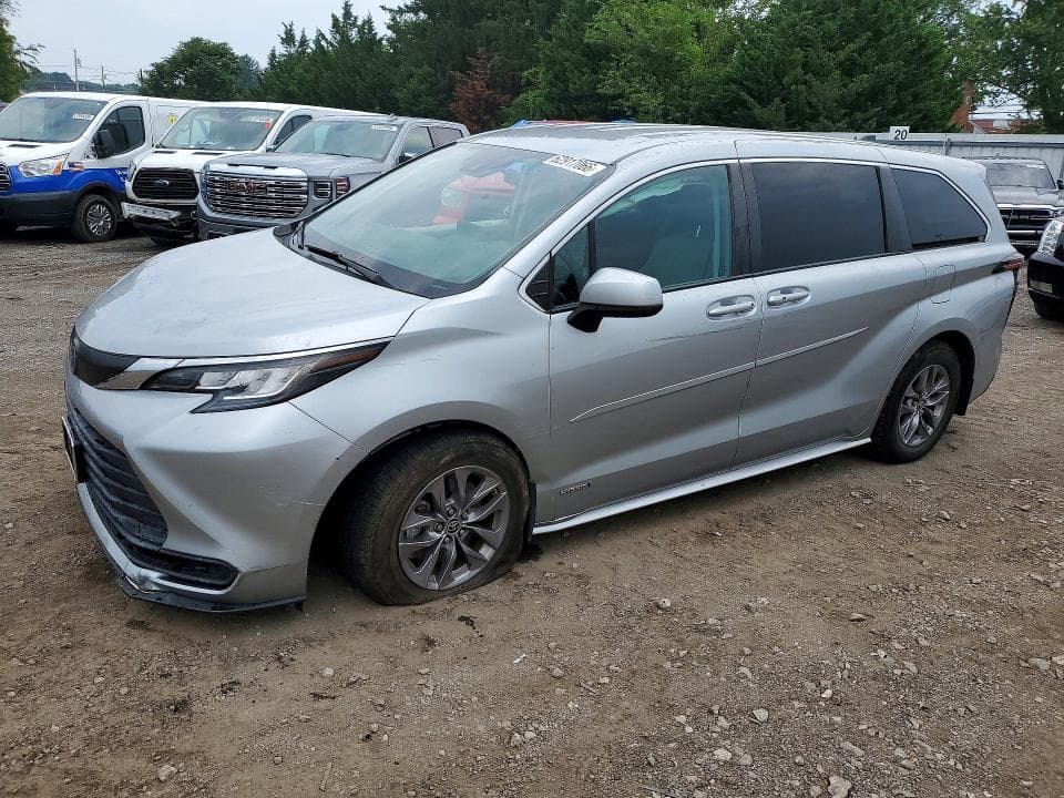 2021 TOYOTA SIENNA LE