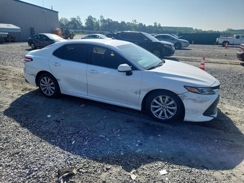 2018 TOYOTA CAMRY LE 4