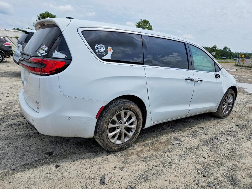 2023 CHRYSLER PACIFICA TOURING L 3