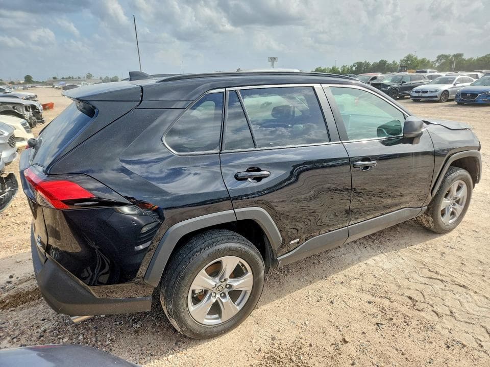 2025 TOYOTA RAV4 LE 3