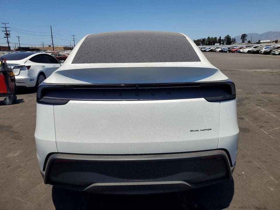 2026 TESLA MODEL Y 6