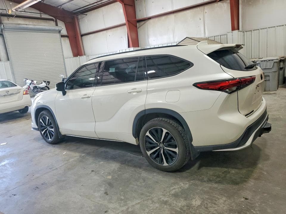 2021 TOYOTA HIGHLANDER XSE 2