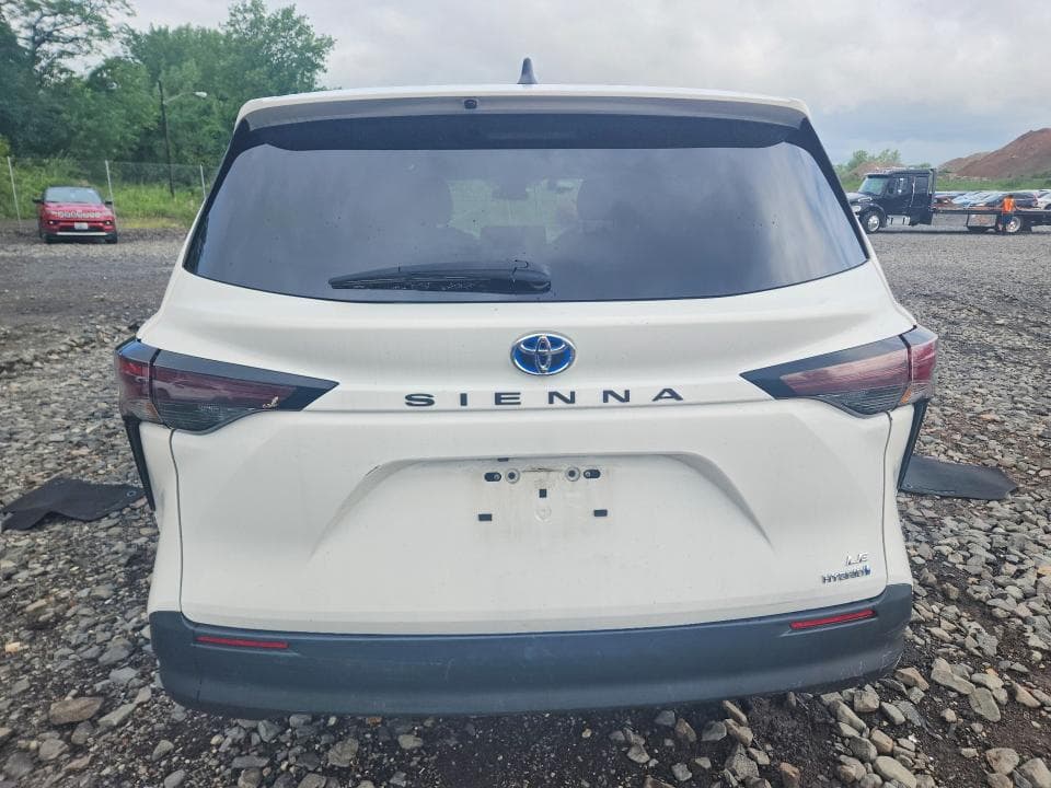 2024 TOYOTA SIENNA LE 6