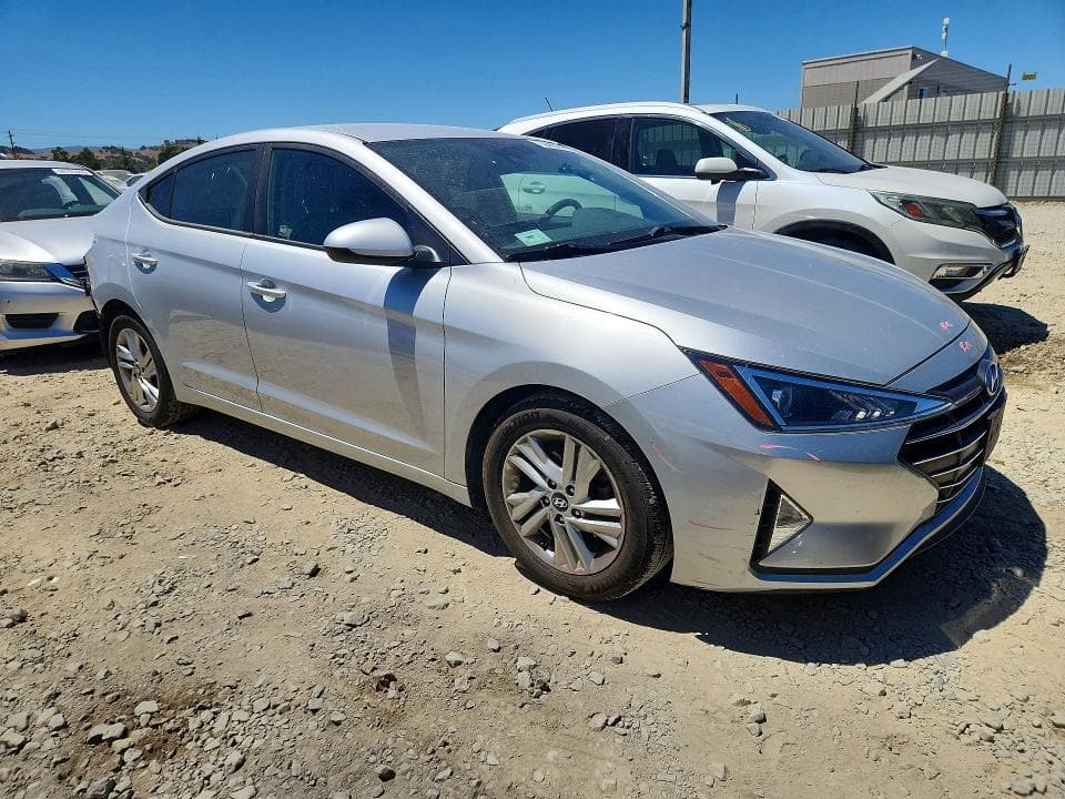 2019 HYUNDAI ELANTRA SE 4