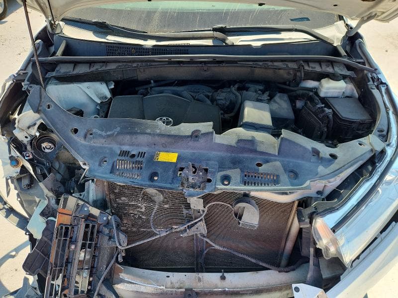2018 TOYOTA HIGHLANDER LE 12