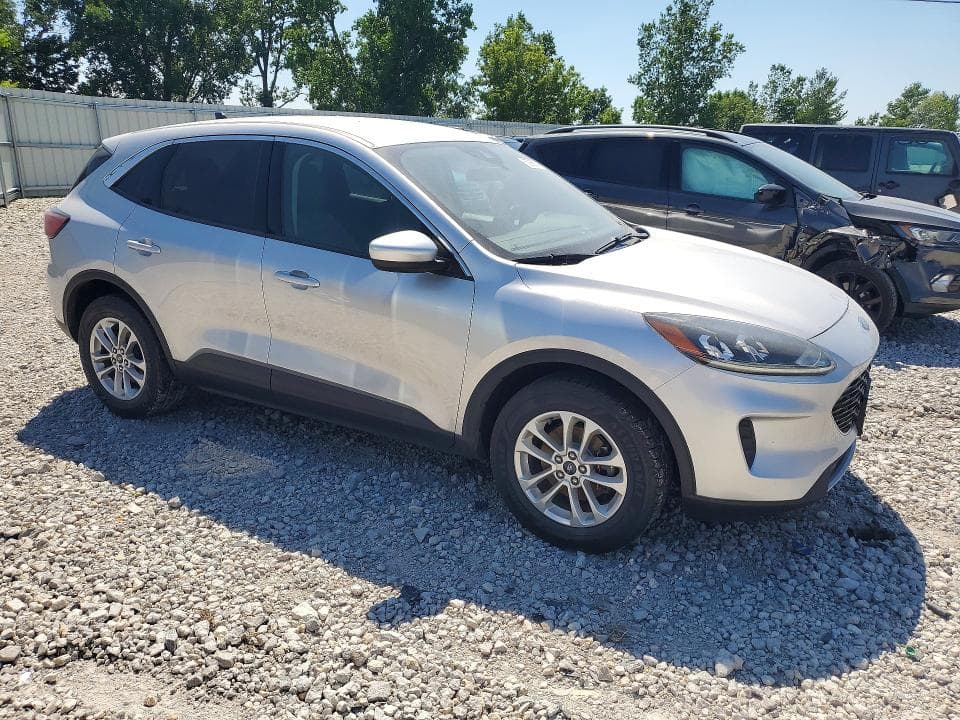 2020 FORD ESCAPE SE 4