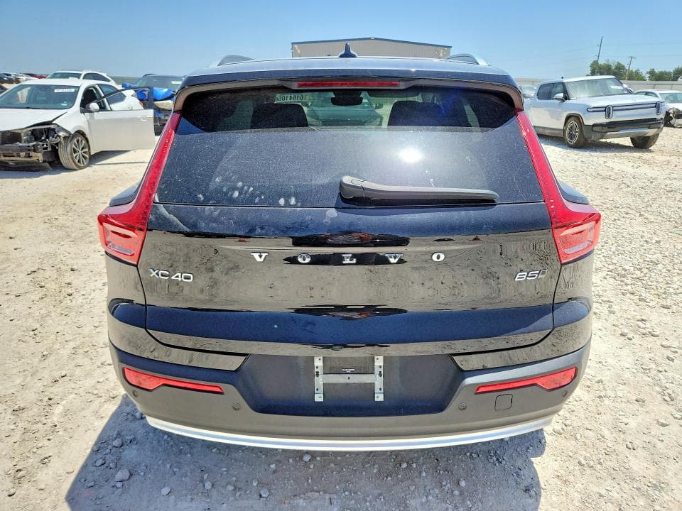 2025 VOLVO XC40 CORE 6