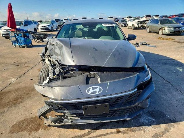 2024 HYUNDAI ELANTRA SE 5