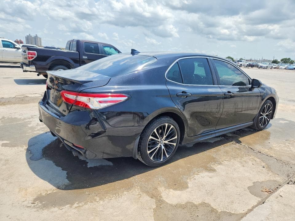 2020 TOYOTA CAMRY SE 3