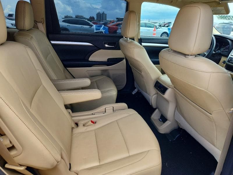 2017 TOYOTA HIGHLANDER XLE 11