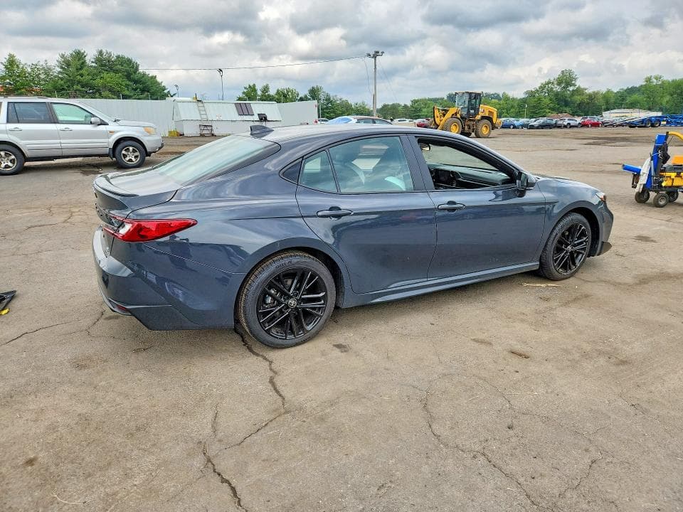 2025 TOYOTA CAMRY SE 3