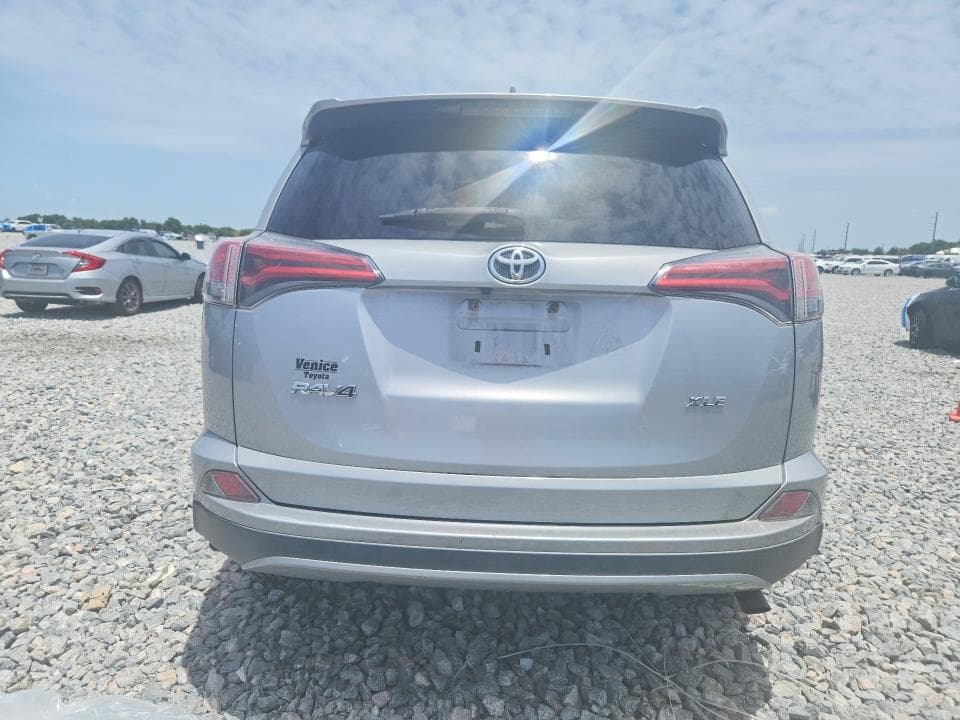 2018 TOYOTA RAV4 XLE 6