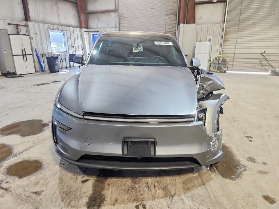 2026 TESLA MODEL Y 5