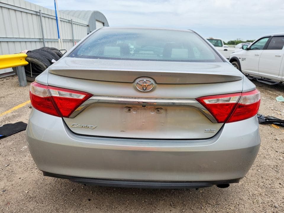 2017 TOYOTA CAMRY SE 6