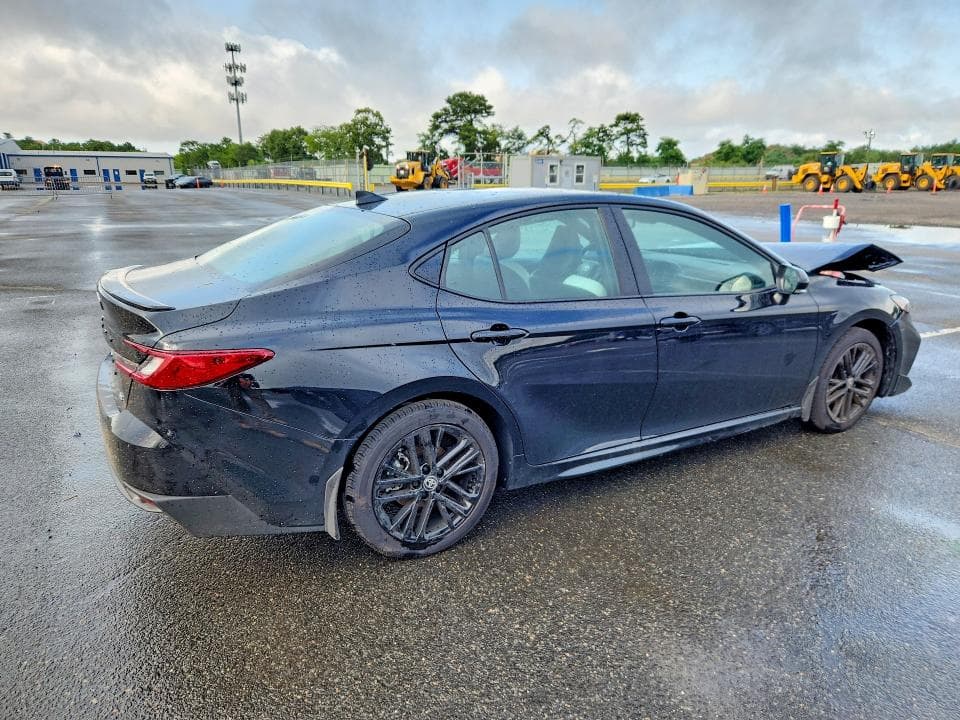 2026 TOYOTA CAMRY SE 3